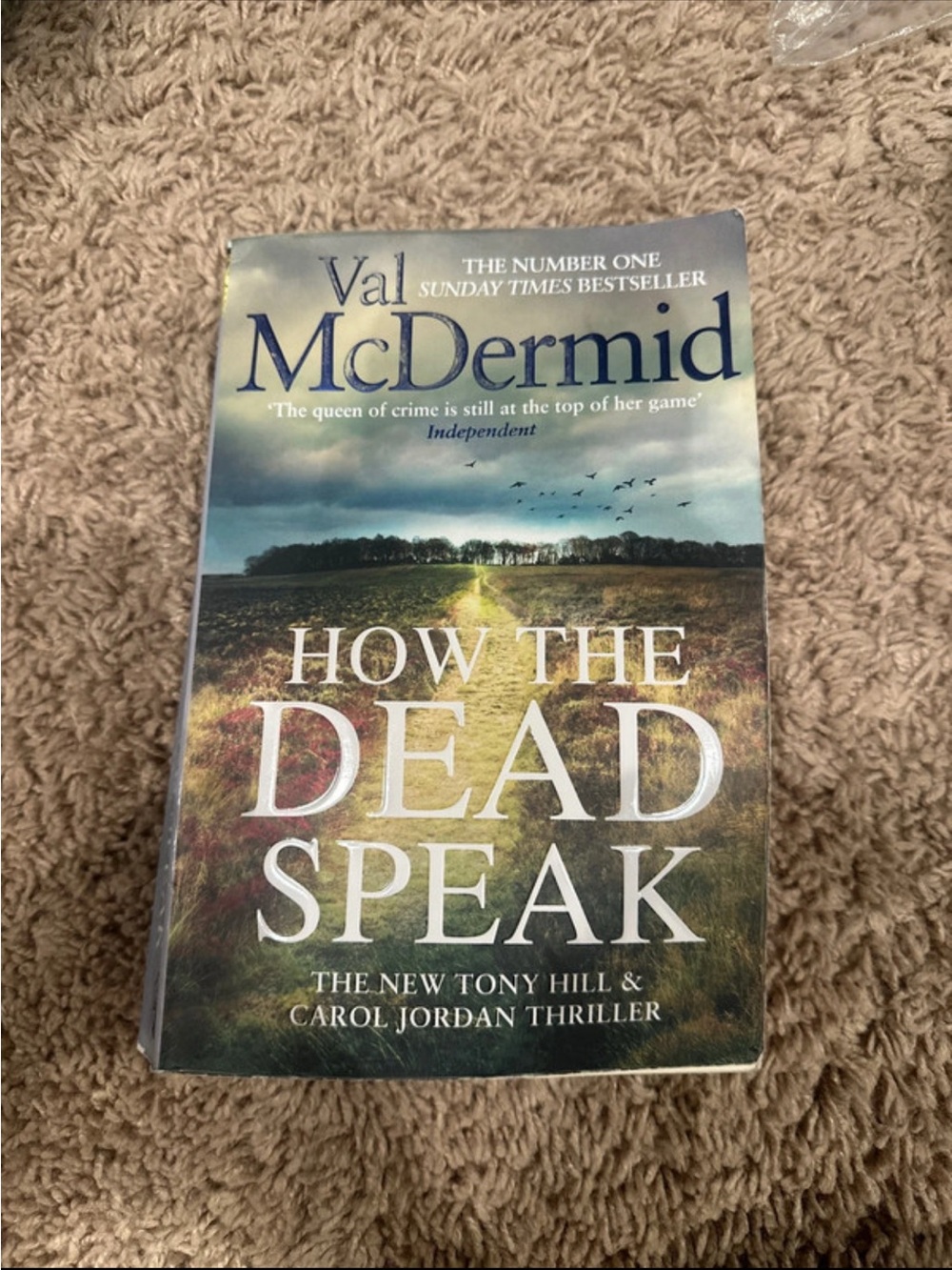 Val McDermid "How the Dead Speak" Paperback - Green Cover